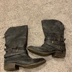 Black/gray boots